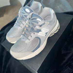 New Balance Men's Gray and White Sneakers